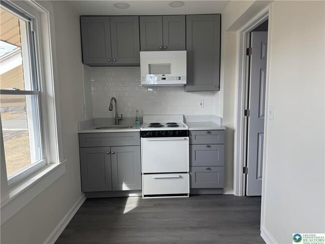 Building Photo - 807 Chestnut St