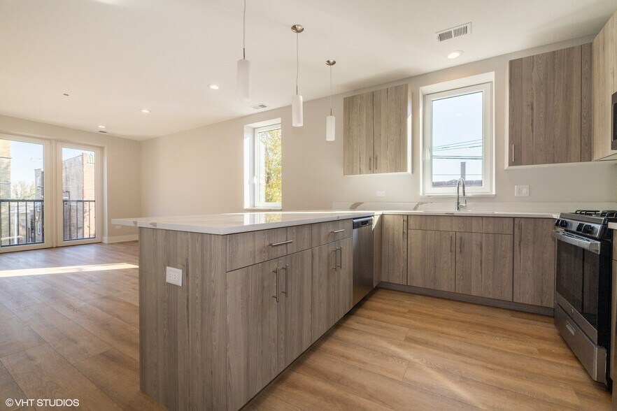 Building Photo - 3216 N Karlov Ave