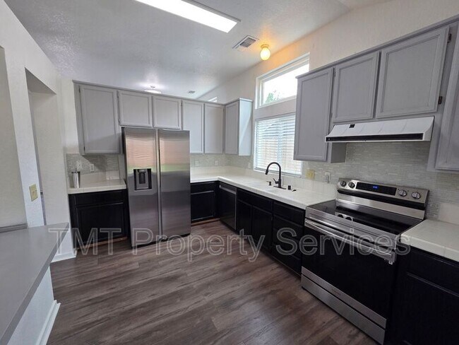 Building Photo - 2234 Wall St