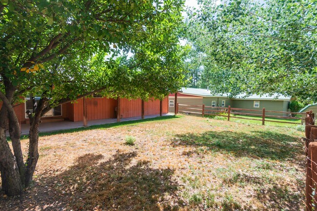 Building Photo - 307 N 3rd St