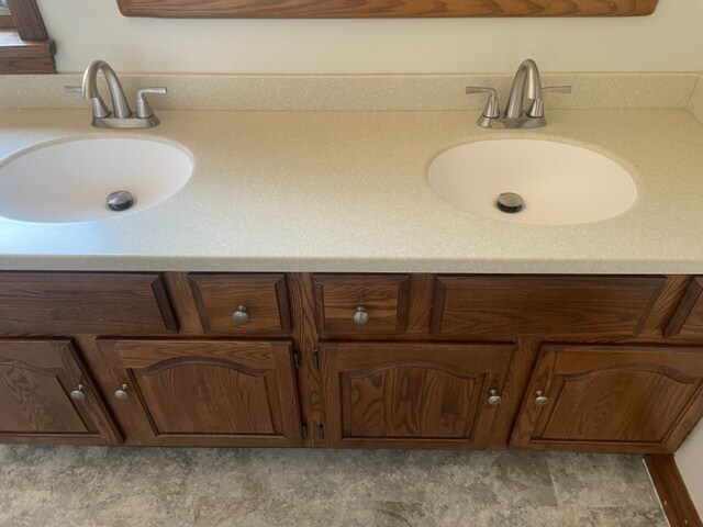 Full Bathroom - 4806 W Ridge Rd