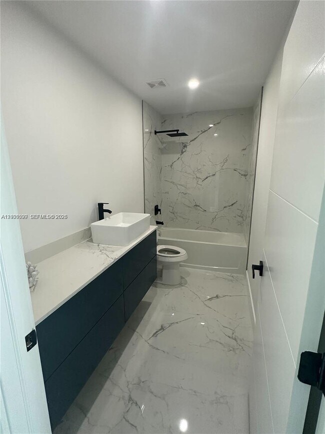 Building Photo - 1125 Milwaukee Blvd