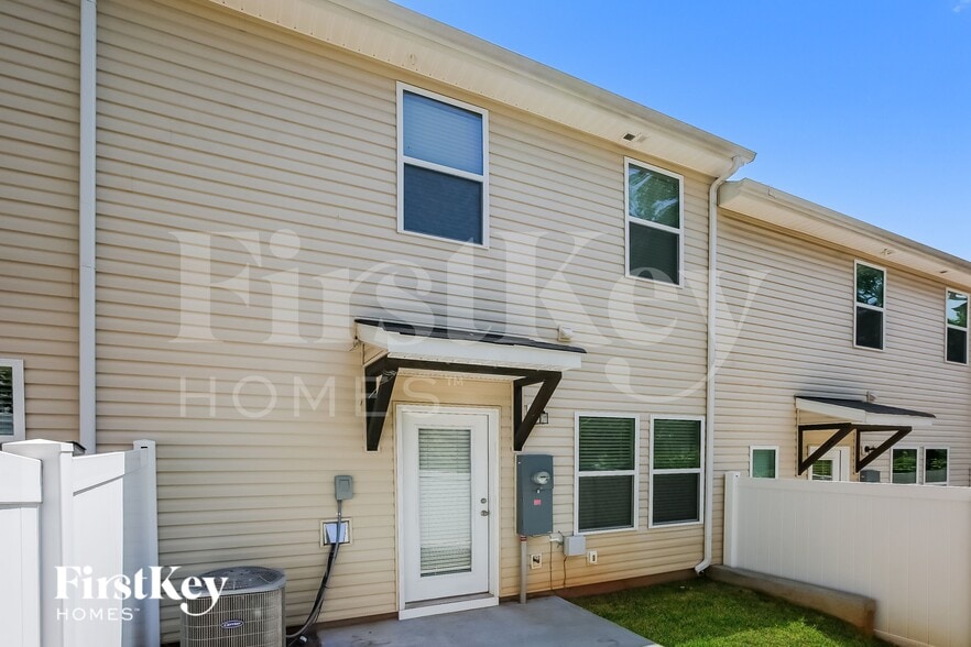 Building Photo - 2054 Cypress Village Dr NW