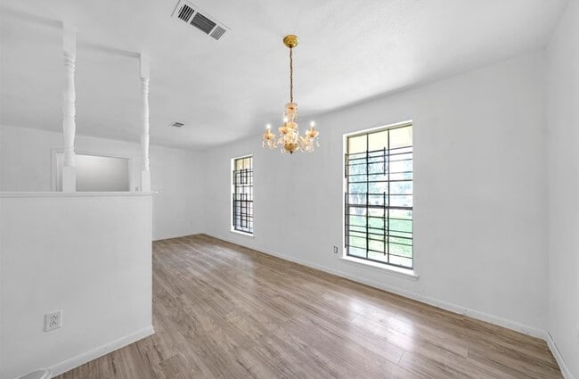 Building Photo - 8447 Sterlingshire St