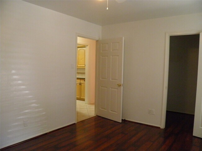 Building Photo - 8827 Neff St