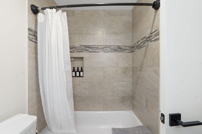 Building Photo - 14410 North 42nd Pl