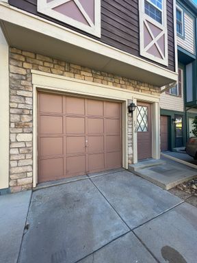 Building Photo - Beautiful 2-Bedroom Townhome in Aurora – Available NOW!