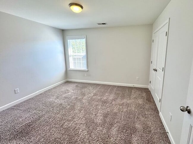 Building Photo - Now Leasing a 4-Bedroom 2.5 Bath Home In O...