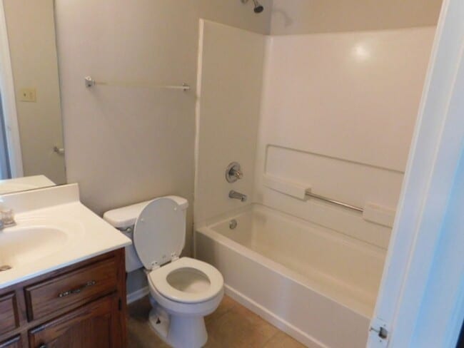 Building Photo - 1125 McGowan Dr