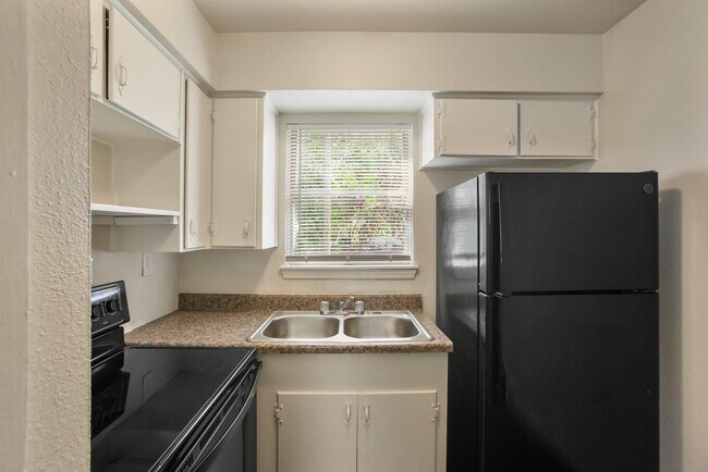 Building Photo - 5415 3 Rd St