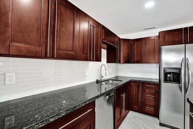 Building Photo - 802 SW 12th Ct