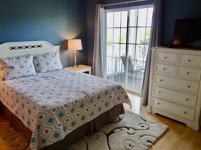 Building Photo - Cross gate Villas (Clean, Updated, Furnished, Medium Term Rental w/Huge Screened Porch Overlookin...