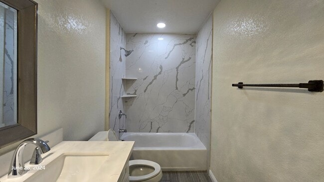 Building Photo - Stunning 3bed/2bath home nestled in a grea...