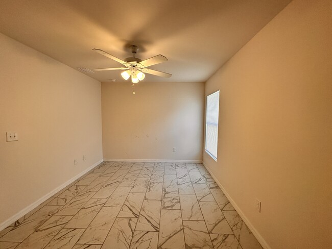 Building Photo - 528 SE 4th Terrace