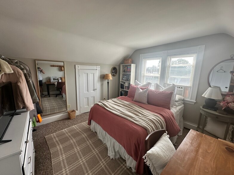 Building Photo - 25 Elm St