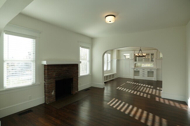 Building Photo - 2922 S Adams St