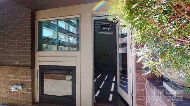 Building Photo - 420 Queens Rd