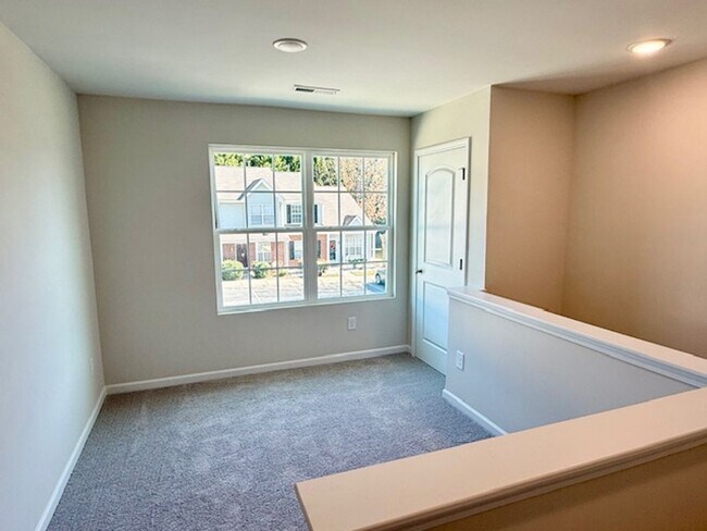 Building Photo - Two bedroom, 2.5 bath townhome in Whitsett