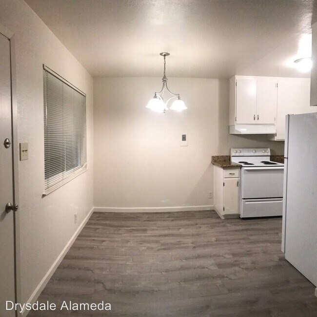 Building Photo - 2211 San Antonio Ave