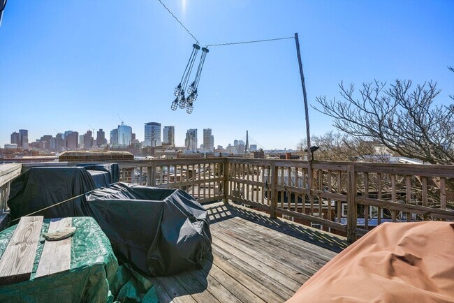 Building Photo - 28 Chestnut St