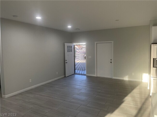 Building Photo - 4966 Andover Dr