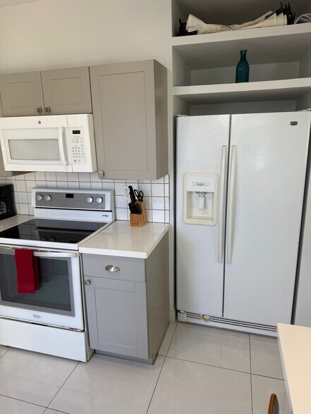 Building Photo - 2513 Staples Ave