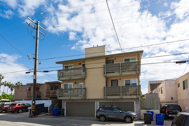 Building Photo - 776 Sapphire St