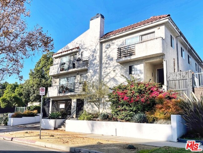 Primary Photo - 7327 Willoughby Ave
