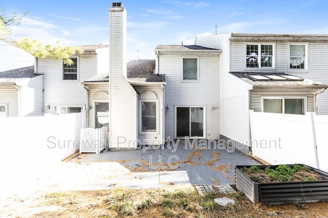 Building Photo - 316 Lake Side Dr