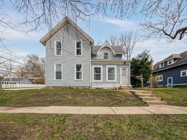 Building Photo - Welcome to this beautiful 1 bedroom, 1 bat...