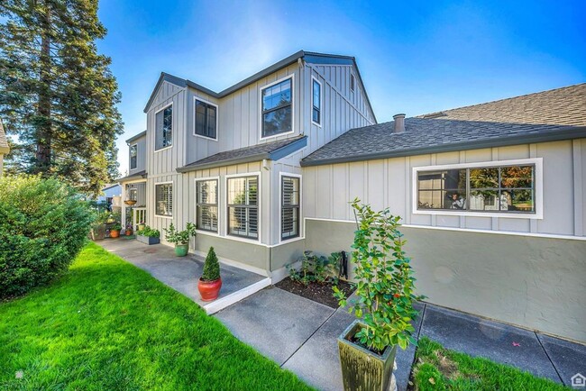 Primary Photo - Attractive 3bd/2.5ba Townhouse in Sonoma G...