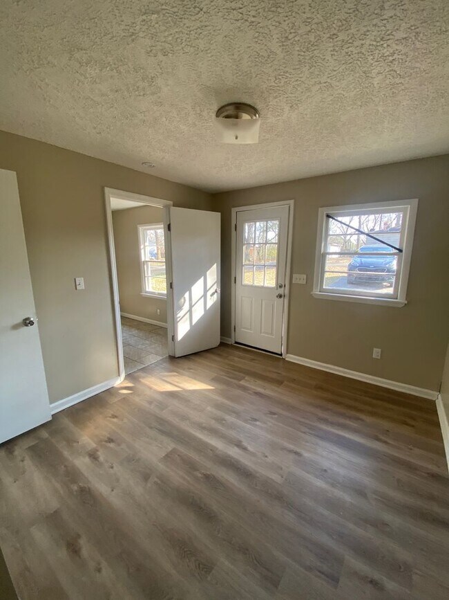 Building Photo - Bright & Spacious 4BR/2BA Home in Birmingham