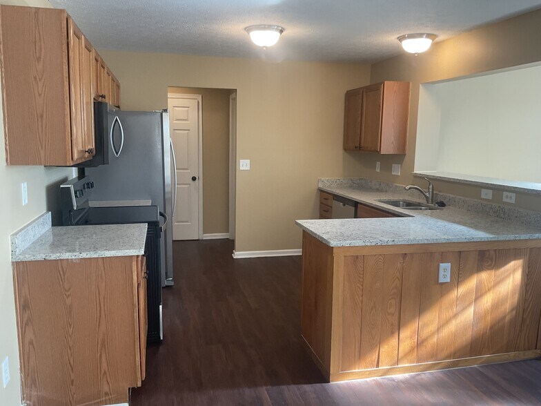 Building Photo - 515 Indian Lake Dr