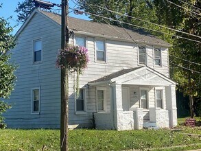 Building Photo - Two Bedroom Home in Glen Carbon!