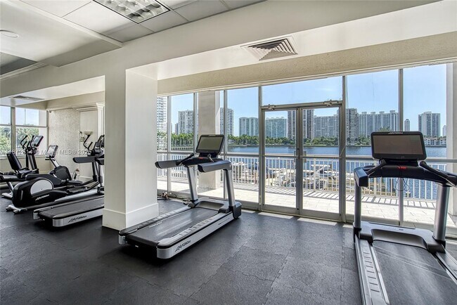 Building Photo - 18051 Biscayne Blvd