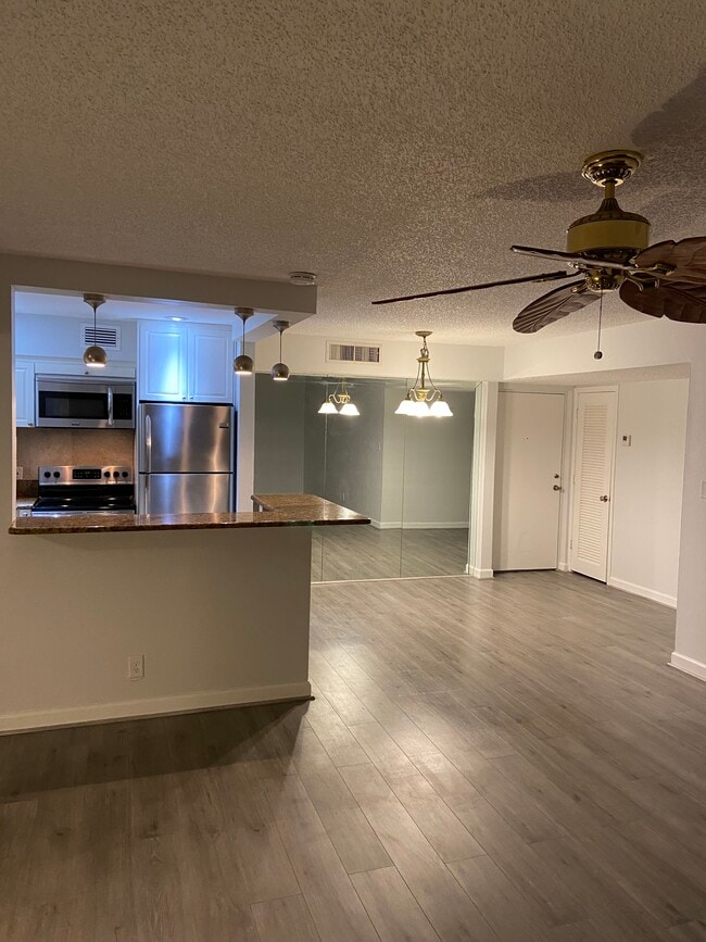 Building Photo - 706 SE 2nd Ave