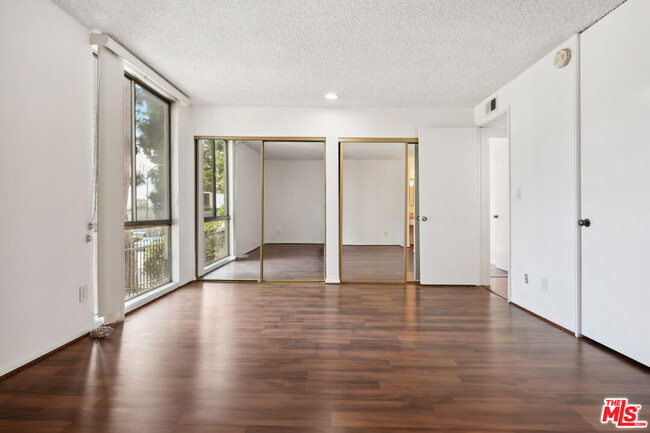 Building Photo - 6515 Green Valley Cir