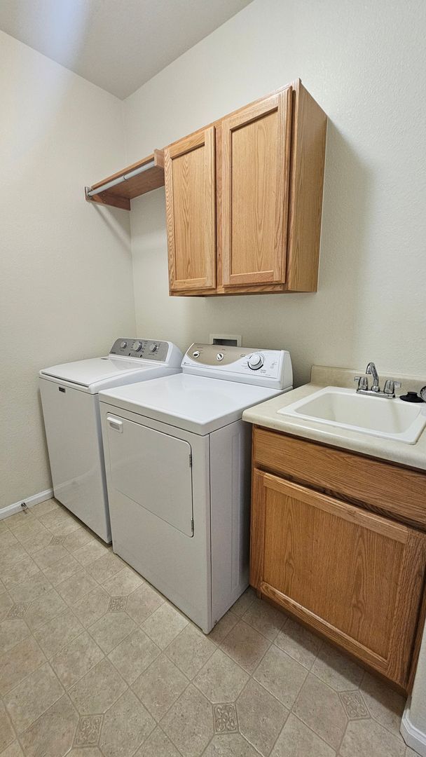 Building Photo - Ranch Townhome in The Broadlands