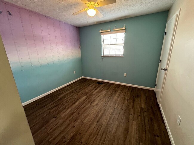 Building Photo - Fantastic 3 bedroom 2 bathroom single family home Johnstown