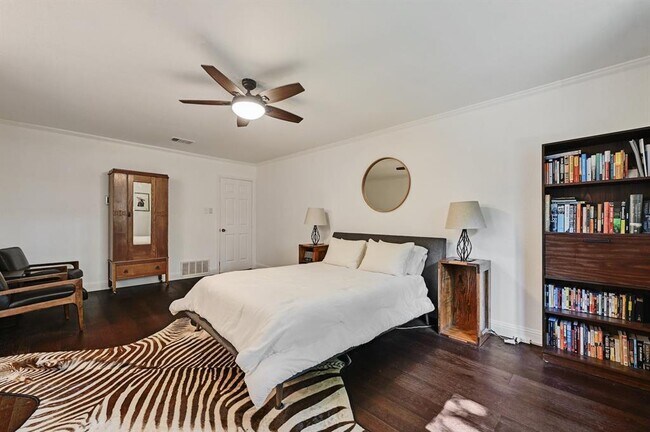 Building Photo - 9007 Jesse James Dr