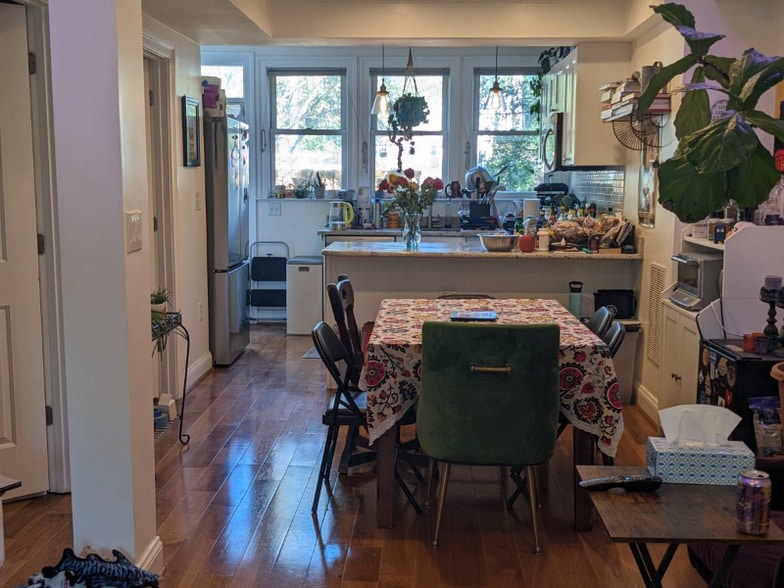 Building Photo - XX8 Bryant St NE