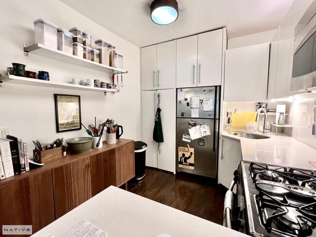 Building Photo - 3 bedroom in Brooklyn NY 11222