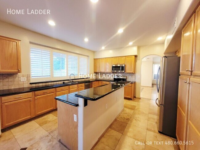 Building Photo - 4027 E Kirkland Rd