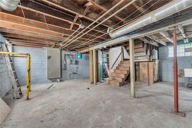 Building Photo - 19792 Pasnow Ave