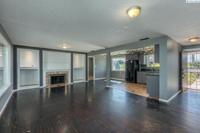 Building Photo - Comfort and Convenience in the Heart of Ke...