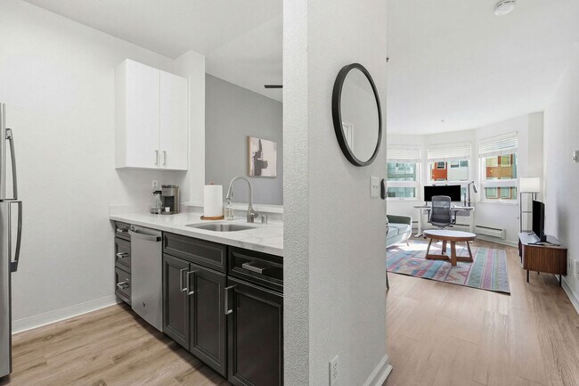 Building Photo - 2000 Post St