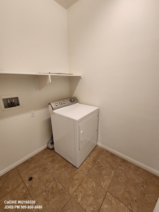 Building Photo - Azusa 2 bedroom Townhome