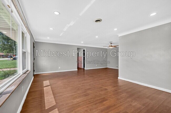 Building Photo - 2050 Goodale Ave