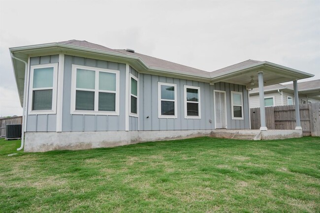 Building Photo - 11400 Comano Dr
