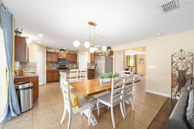 Building Photo - Private Oasis in the Heart of Alachua